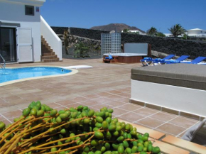Villa Paraiso, Heated Pool, HotTub, Roof Terrace, WiFi, Sea Views